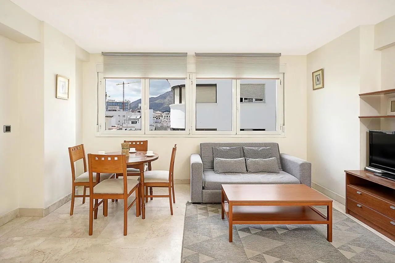 Apartamento en 1ª línea de playa, Estepona Centro 0*,